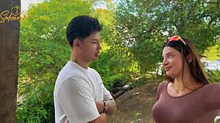 Я изменяю своей сахарной мамочке с соседкой в ее дворе?