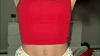 Prváčka na vysokej škole Delilah Dagger jebe chlapa z bratstva po párty