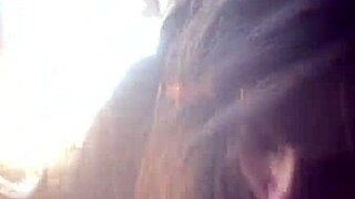 Ma mignonne amie lesbienne me suce la bite si fort.