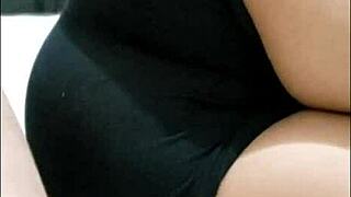 mi hermanastra compartio cama conmigo y le hice un masaje