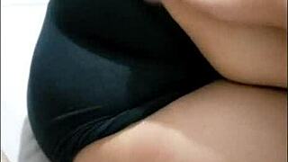 mi hermanastra compartio cama conmigo y le hice un masaje