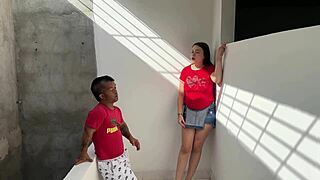 le meto mi enorme y dura polla a mi sexi cachonda hermanastra embarazada para bajarle la calentura hasta terminar llenandola toda de mi rica y cremosa leche por su apretado y rico co�o