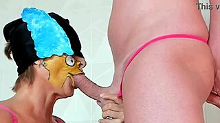 Gilf giver blowjob for kæmpe ladning