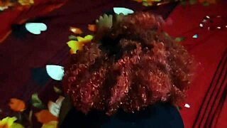 Stiefschwester beim Hentai gucken erwischt Bruder rammt Schwanz in Hals