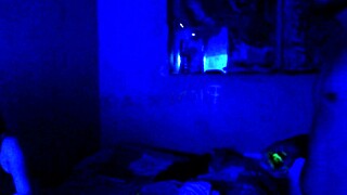 Primera cornuda con el mejor amigo del viejo tóxico en casa