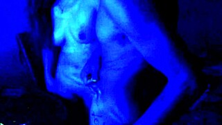 Primera cornuda con el mejor amigo del viejo tóxico en casa