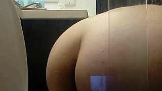 latina babe spied showing her ass outdoors