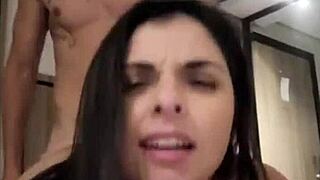 Levei a professora brasileira casada do meu filho para minha casa a safada estava com a buceta toda molhada e traiu o marido corno