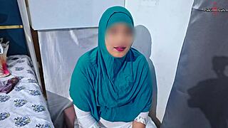 Muslim hijabi step sister offers 69