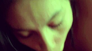 Sobrina entra a la habitacion de su tio politico para seducir y termina cabalgando sobre el con el cono lleno de semen