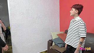 O amigo nao binario do meu marido me fodeu enquanto ele saiu