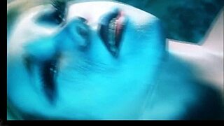 हेय, यह XXX हार्ले क्विन म्यूजिक वीडियो देखो! 😜