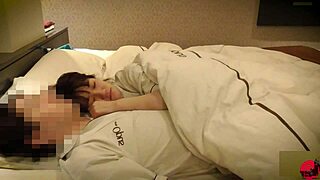 大胆后妈大奶做瑜伽并从大鸡巴接精在游戏里