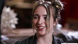 Milf olizuje hentai fanouškovi v divokém roleplay sexu