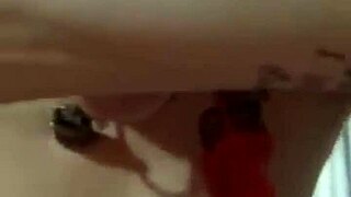 哦，天哪，那些巨大肿胀奶子在传教士位接受内射，粉色乳头和丝袜