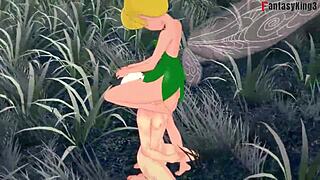 Хей, защо не чукаме Тинкър Бел докато тази фея ни гледа в този Питър Пан шорт?