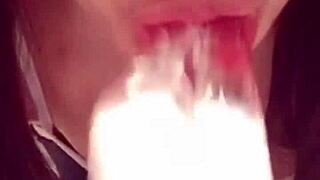 淫荡的自拍女孩用剃光的阴户和激烈的喷水自慰诱惑 p-2