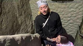 كاتي بليك تعطي مص زب إبيك لسائح في صخرة غواتابي، تم القبض عليها من شرطة كولومبيا!