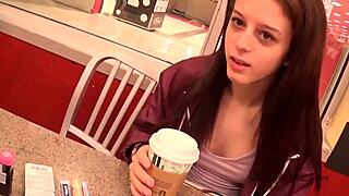 هذه البرونيت اليابانية الجميلة تحب تصوير فيديوهات جنس خشن مع مصورها